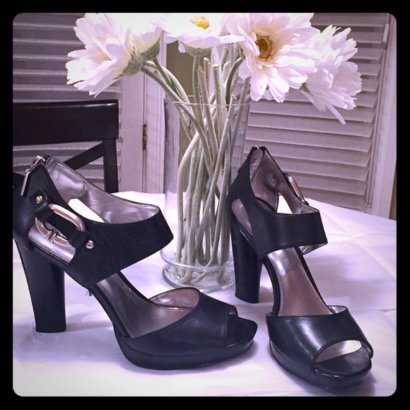 Calvin Klein Shoes - 🖤 CALVIN KLEIN heels! 9 1/2  EUC Must see pics!